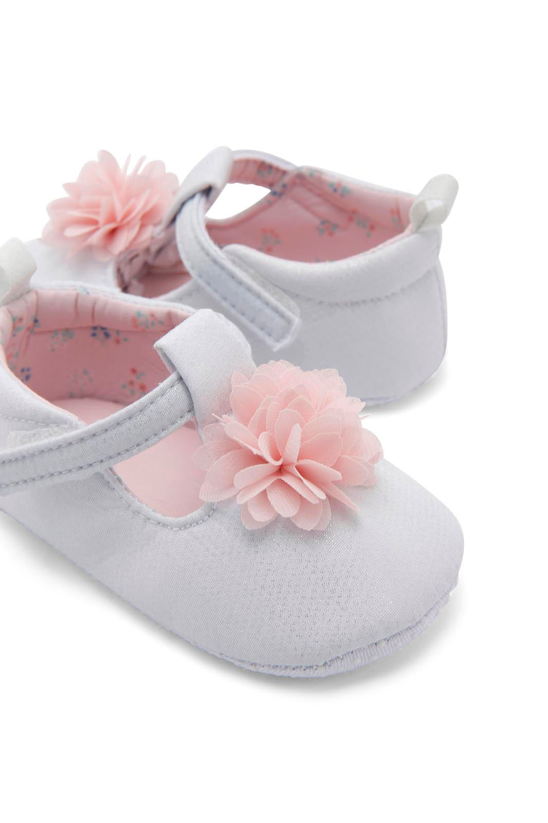 Redtag-White-Pram-Shoe-(Repeat-Style)-Category:Shoes,-Colour:White,-Deals:New-In,-Dept:New-Born,-Filter:Baby-Footwear-(0-to-18-Mths),-NBF-Shoes,-New-In-NBF-FOO,-Non-Sale,-Section:Boys-(0-to-14Yrs),-W22B-Baby-0 to 18 Months