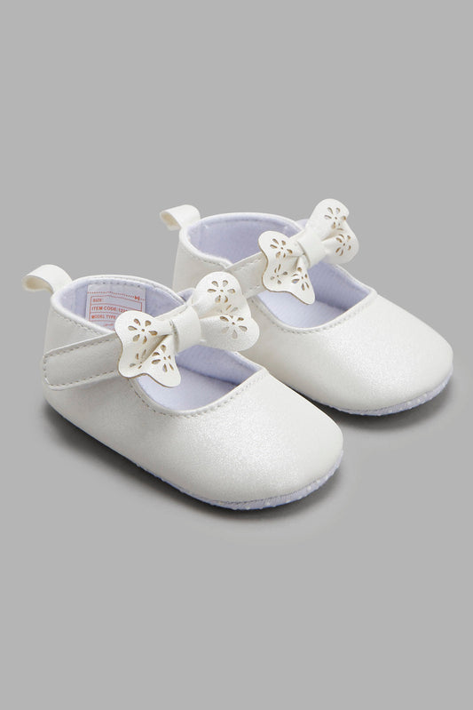Redtag-White-Pram-Shoe-Category:Shoes,-Colour:White,-Deals:New-In,-Filter:Baby-Footwear-(0-to-18-Mths),-NBF-Shoes,-New-In-NBF-FOO,-Non-Sale,-Section:Boys-(0-to-14Yrs),-W22B-Baby-0 to 18 Months