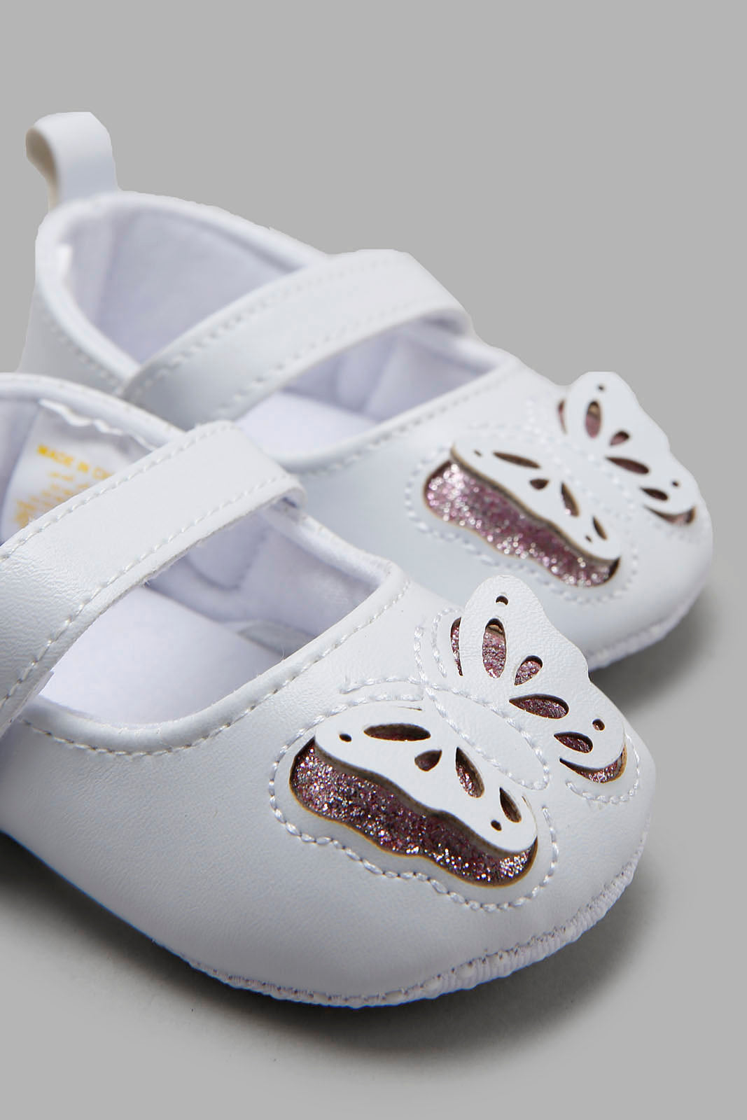 Redtag-White-Pram-Shoe-With-Butterfly-Trim-Category:Shoes,-Colour:White,-Deals:New-In,-Filter:Baby-Footwear-(0-to-18-Mths),-NBF-Shoes,-New-In-NBF-FOO,-Non-Sale,-Section:Boys-(0-to-14Yrs),-W22A-Baby-0 to 18 Months