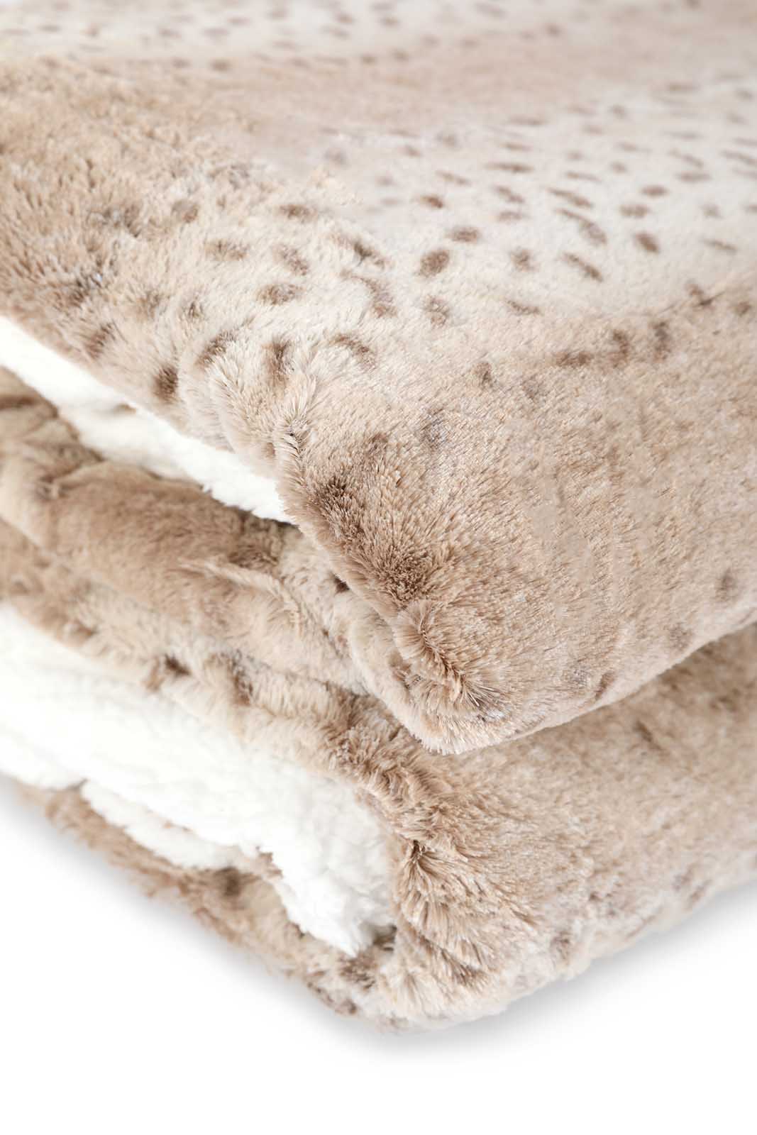 Redtag-Beige-3-Pc-Animal-Print-Fur-Comforter-Set-(King-Size)-Category:Comforters,-Colour:Beige,-Deals:New-In,-Dept:Home,-Filter:Home-Bedroom,-HMW-BED-Comforters,-New-In-HMW-BED,-Non-Sale,-S23A,-Section:Homewares-Home-Bedroom-