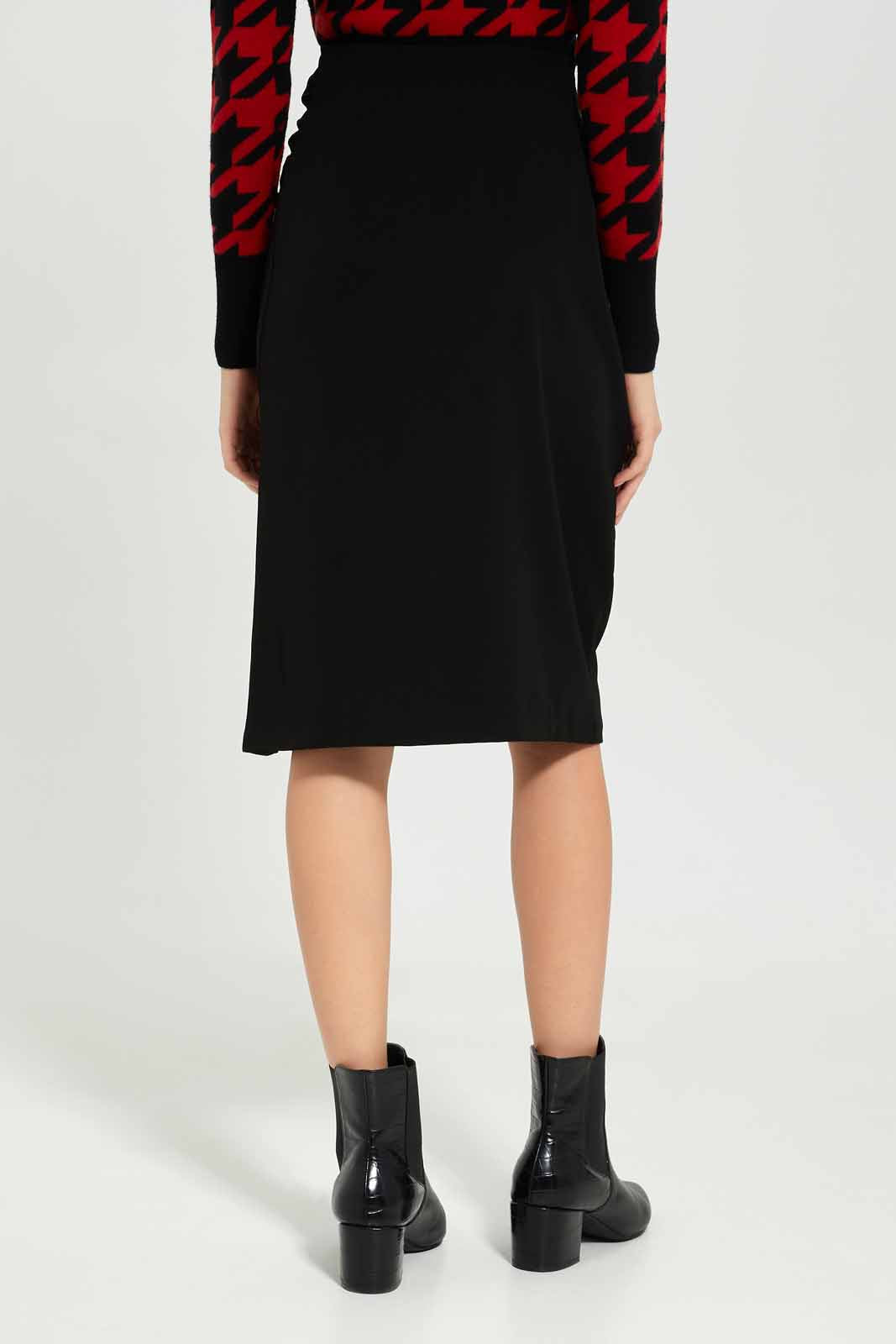 Redtag-Women-Black-Straight-Fit-Skirt-Category:Skirts,-Colour:Black,-Deals:New-In,-Dept:Ladieswear,-Filter:Women's-Clothing,-LEC,-LEC-Skirts,-New-In-LEC-APL,-Non-Sale,-S23A,-Section:Women-Women's-