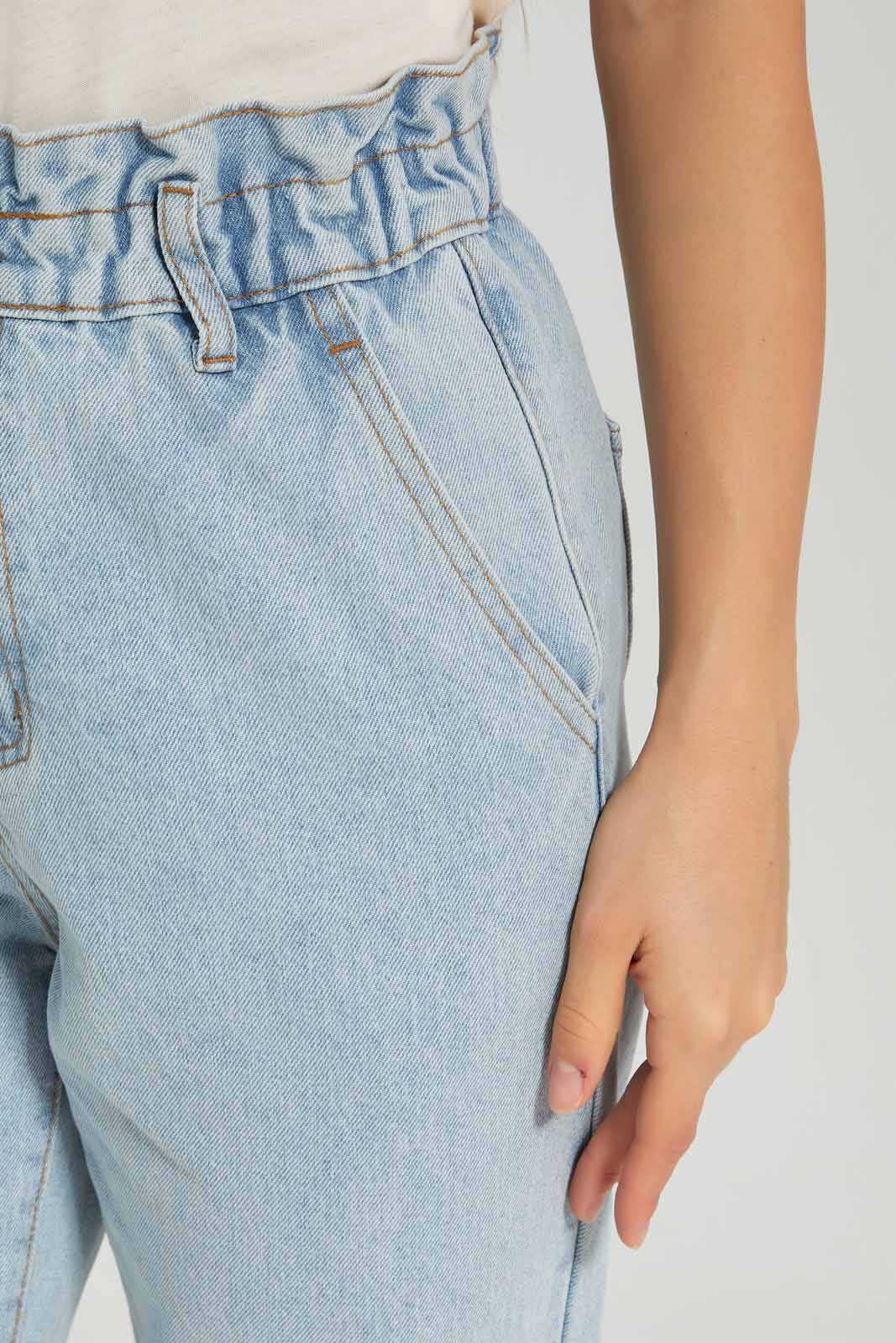 Redtag-Women-Light-Wash-Baggy-Fit-Jeans-Category:Jeans,-Colour:Light-Wash,-Deals:New-In,-Dept:Ladieswear,-Filter:Women's-Clothing,-FIT-WALL-(FTW),-New-In-Women-APL,-Non-Sale,-Section:Women,-W22B,-Women-Jeans-Women's-