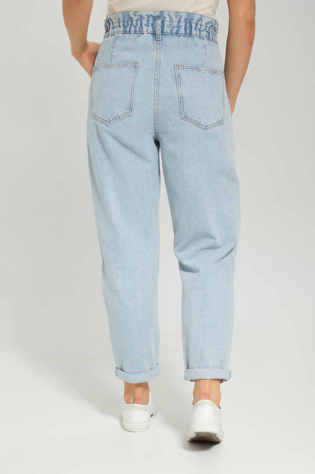 Redtag-Women-Light-Wash-Baggy-Fit-Jeans-Category:Jeans,-Colour:Light-Wash,-Deals:New-In,-Dept:Ladieswear,-Filter:Women's-Clothing,-FIT-WALL-(FTW),-New-In-Women-APL,-Non-Sale,-Section:Women,-W22B,-Women-Jeans-Women's-