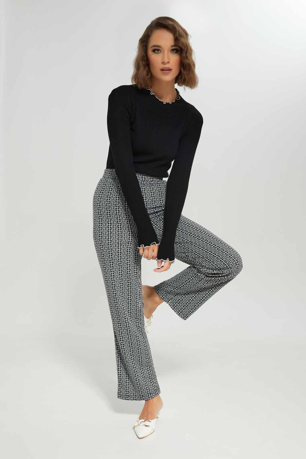 Redtag-Women-Black-Top-Category:Pullovers,-Colour:Black,-Deals:New-In,-Dept:Ladieswear,-Filter:Women's-Clothing,-LDC,-LDC-Pullovers,-New-In-LDC-APL,-Non-Sale,-S23A,-Section:Women-Women's-